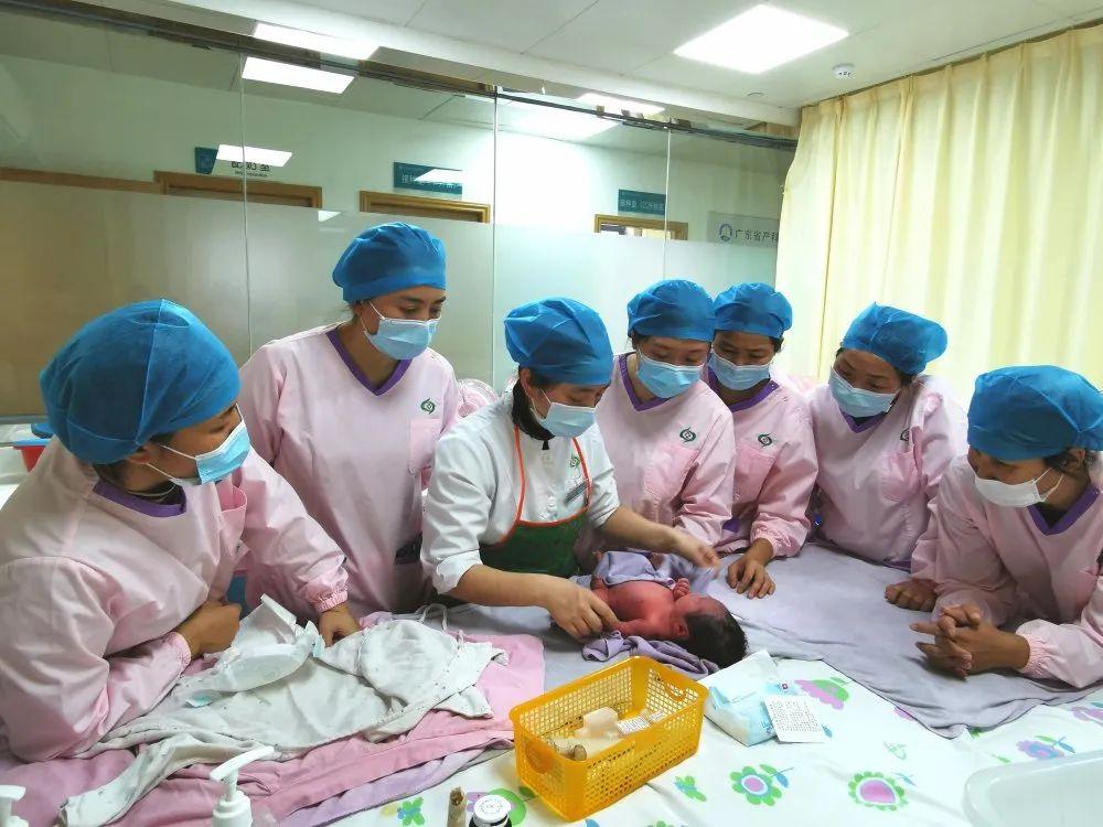 阿克陶县妇婴监护型护送